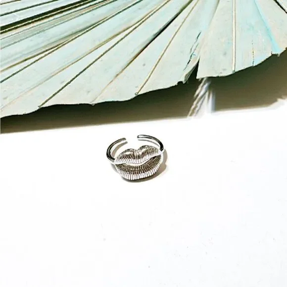 Silver lips ring M365 - Picture 3 of 5
